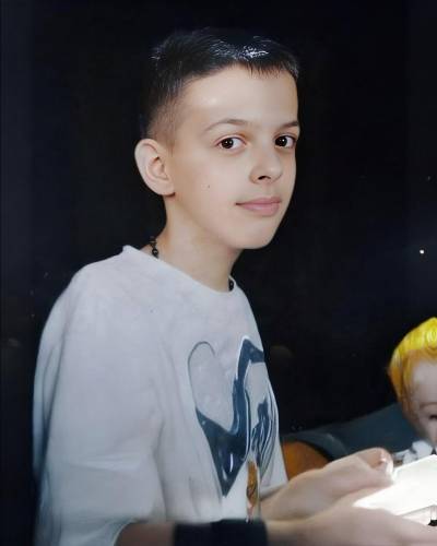 اسمي محمد أبو خضير، عمري 16 عاما، خطفني مستوطنون اسرائيليون في مدينة القدس أثناء توجهي لصلاة الفجر في شهر رمضان المبارك، وعذبوني ثم أحرقوني حياً ..