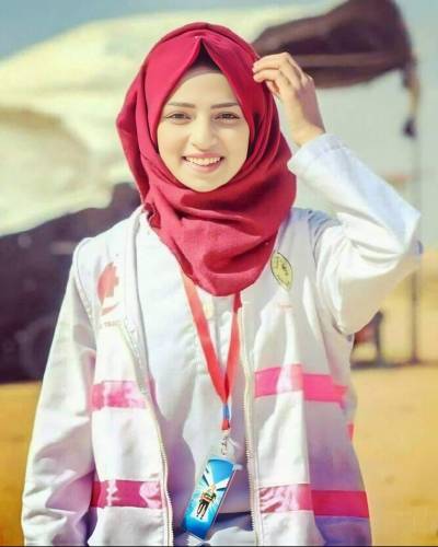 اسمي رزان النجار، أنا مسعفة، قتلني قناص اسرائيلي أثناء قيامي بواجبي الانساني في اسعاف المصابين الذين استهدفهم جنود الاحتلال خلال مسيرات العودة على حدود قطاع غزة ..